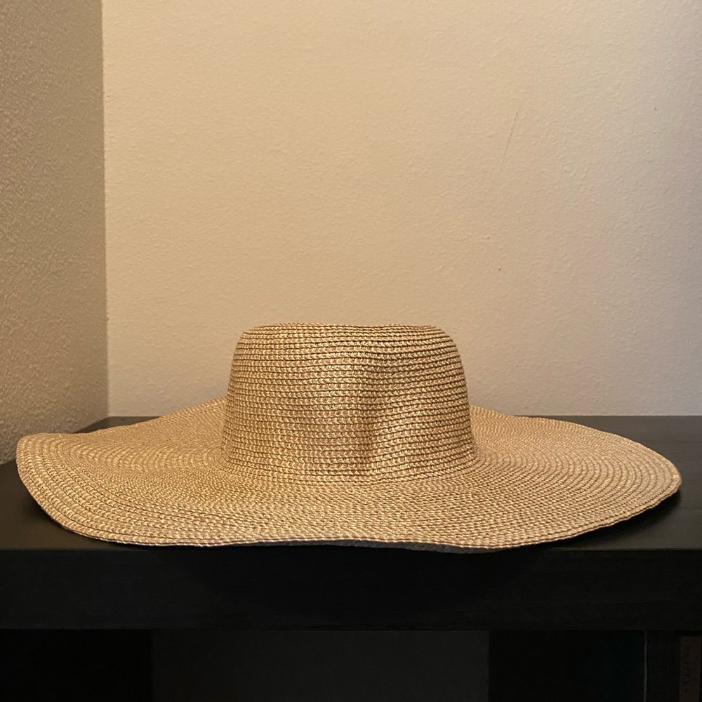 Large brimmed woven summer hat